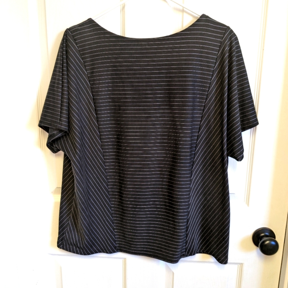 Chico's Black/White Striped  Blouse Short Sleeve Slimming Size Large